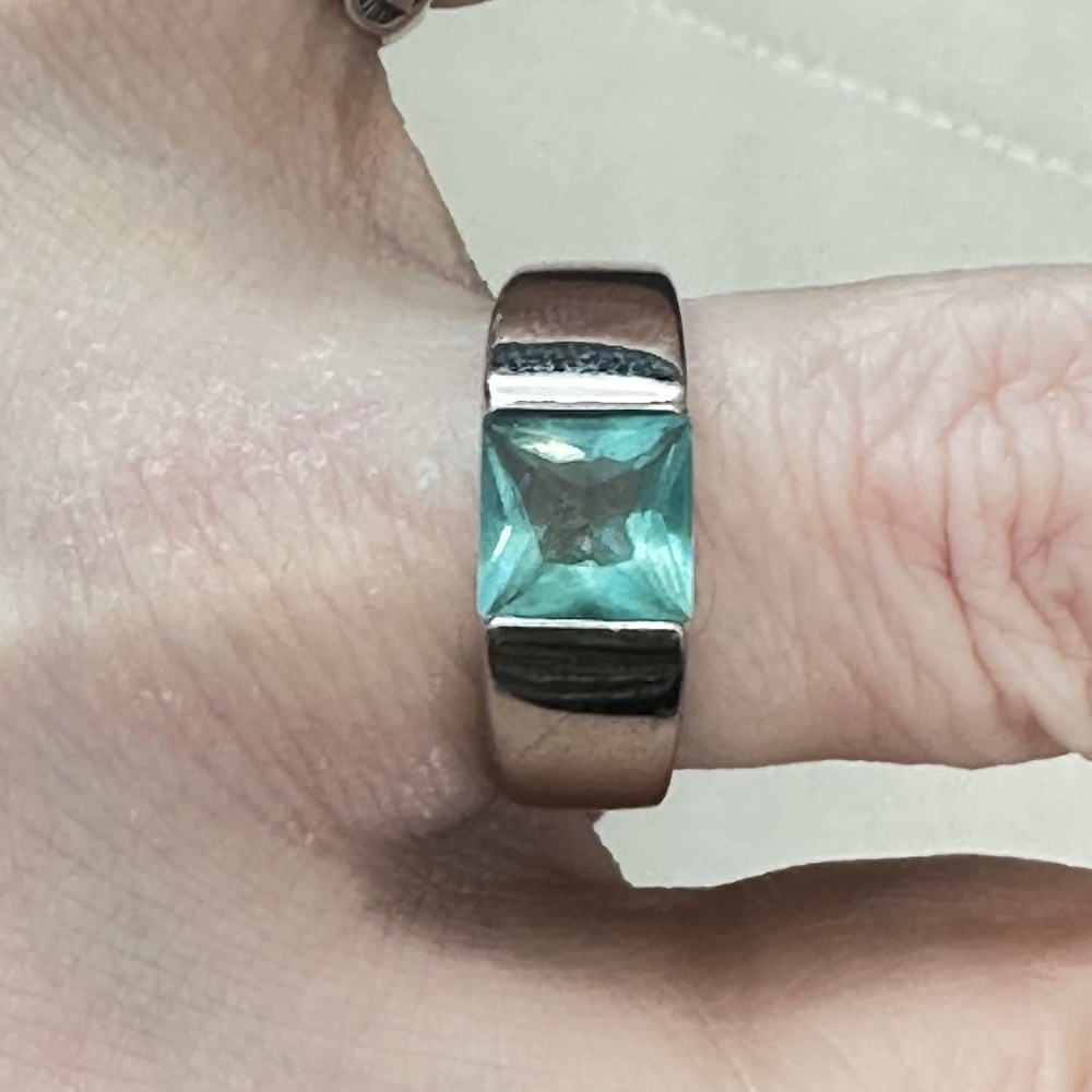 Silver Tone Ring w/Princess Cut Aqua Blue Stone. Vintage.